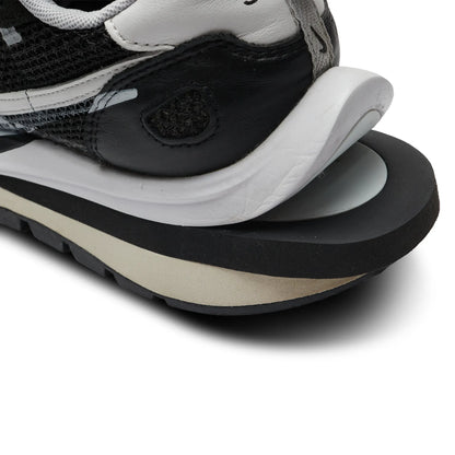 Preloved - Nike x Sacai Vaporwaffle Black White